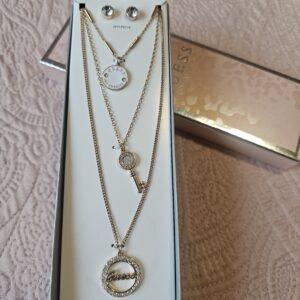 Set cadena y aretes Guess