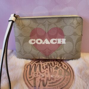 Coach wristlet corazón