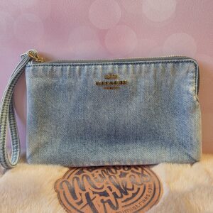 Coach wristlet denim larga